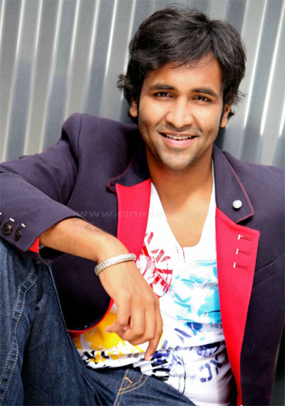 manchu vishnu,lakkunnodu movie,director pame kishore,vishnu o romantic entertrainement movie,two heroines,kutti miyajarza,surabhi  మంచు విష్ణు తగ్గనంటున్నాడు..!